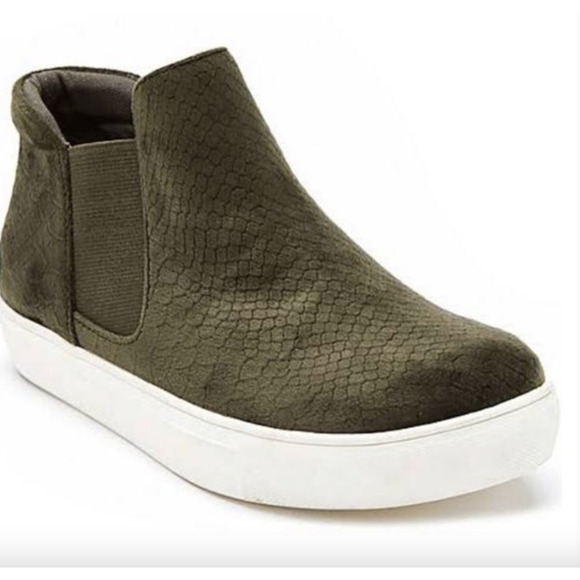 Coconuts by Matisse Harlan Slip On Sneakers in Dark Olive, Size 7.5 - Picture 1 of 11